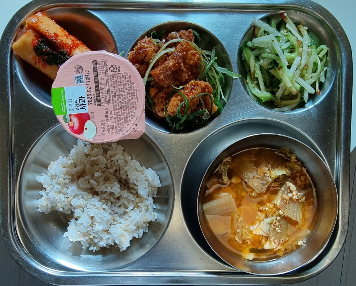 찰보리밥
순두부찌개(1.5.6.9.16.18)
파닭(2.5.6.13.15)
사과배냉채(13)
총각김치(9)
푸딩(밀감/사과)
군밤(자율)